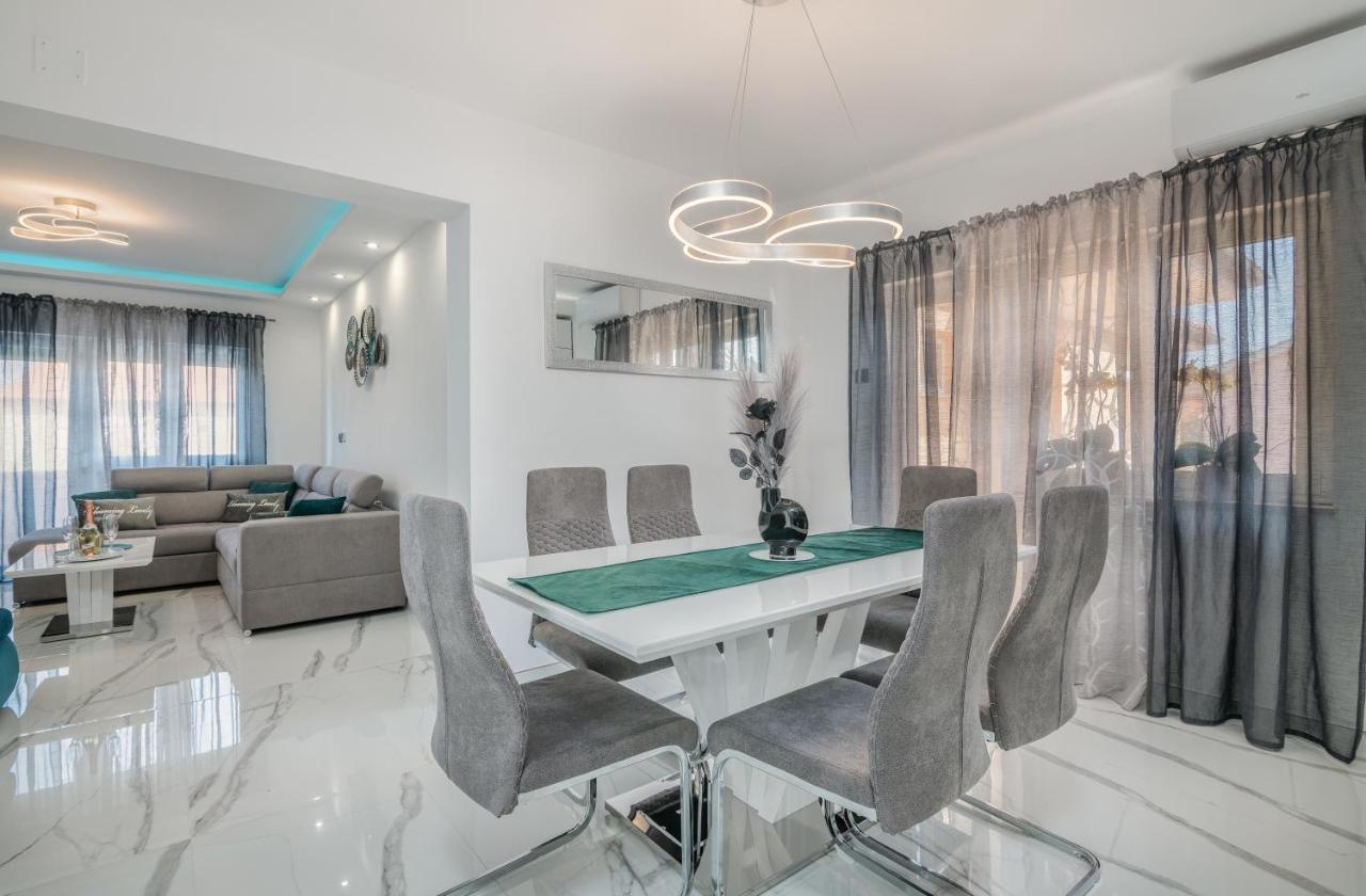 Apartman Luxury Lure Krk Town Buitenkant foto