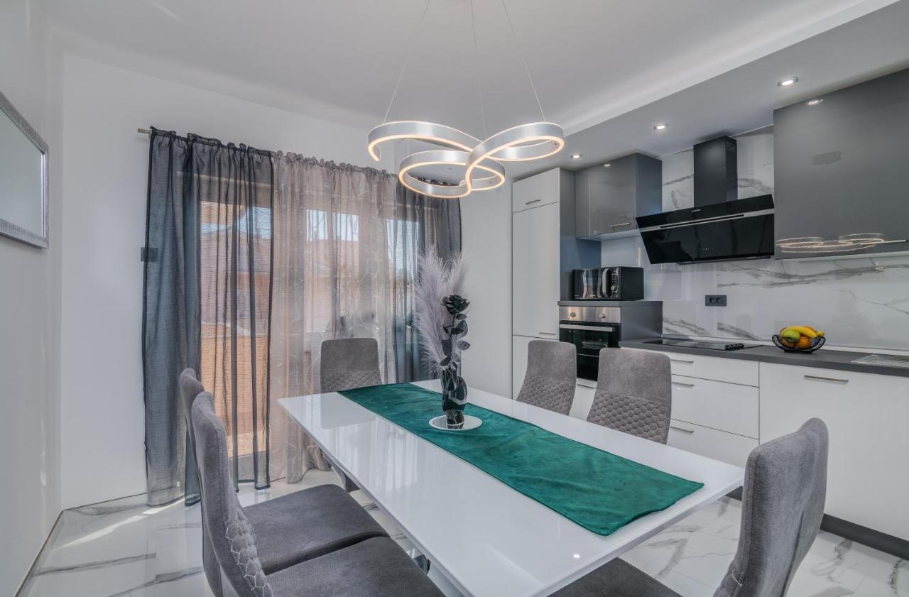 Apartman Luxury Lure Krk Town Buitenkant foto